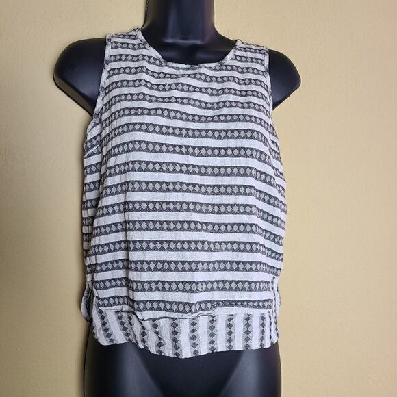 Monteau Sleeveless Diamond Print Top - Picture 1 of 8